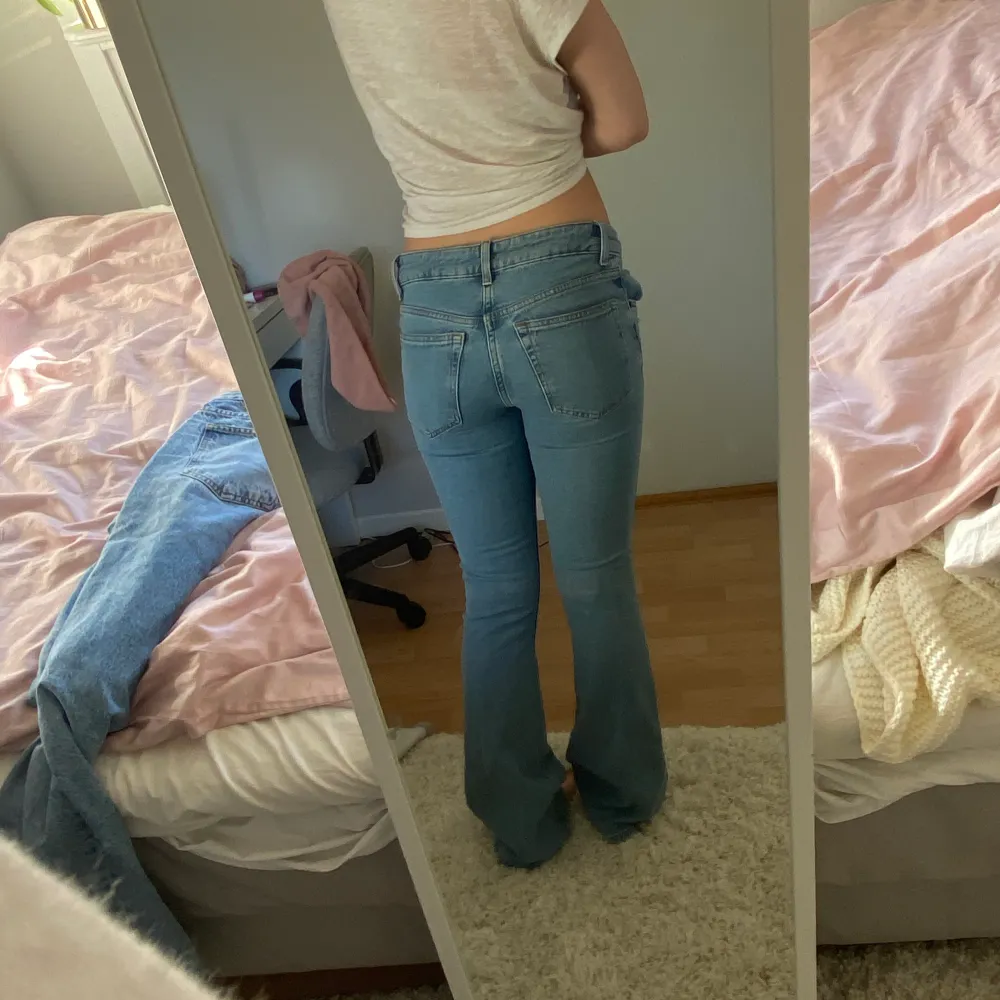 Lågmidjade jeans så är för små för mig.. Jeans & Byxor.