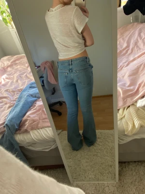 Lågmidjade bootcut - Lågmidjade jeans så är för små för mig.