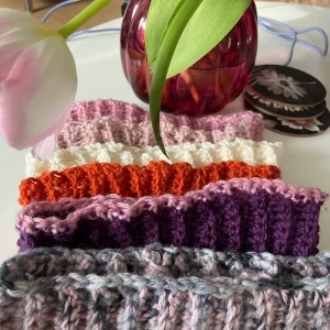 Hårband  - Säljer olika typer av hårband. Skriv vid andra önskemål! Priserna varierar mellan 50-69