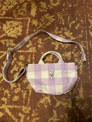 Lazy oaf x Esther bunny väska - Väska från lazy oaf x esther Bunny   Svår att hitta och ovanligt   Aldrig använd  