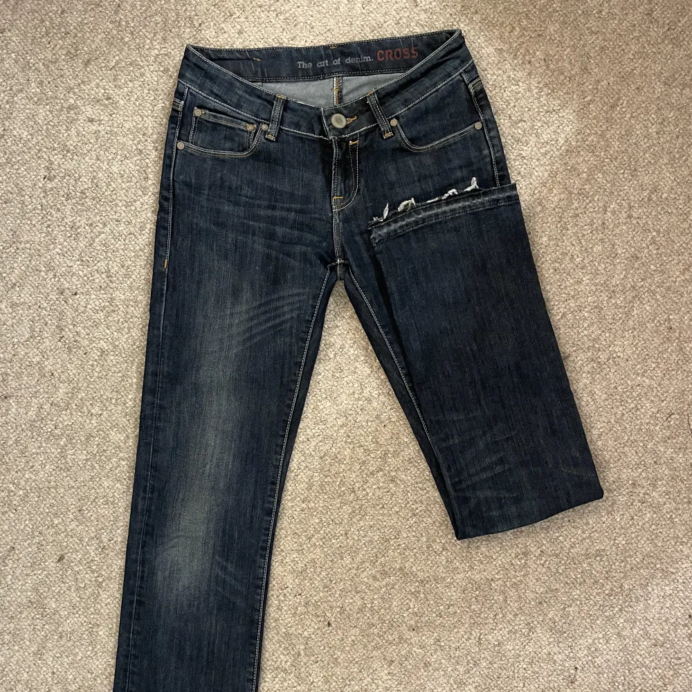 Köpta på zalando preowned men tyvärr lite för korta för mig som är 174cm. Har sprättat upp de längst ner :). Jeans & Byxor.