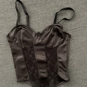 Topp - Linne/ topp i strl. XS. Aldrig använd, samt helt ny. 