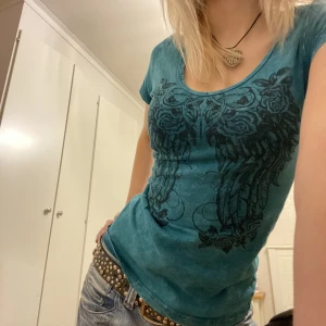 Blå t-shirt - Jättesnygg blå t-shirt