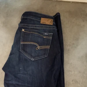 Mavi jeans  - Lägger återigen upp dessa lågmidjade Mavi jeansen i storlek 38 men skulle säga att de passar en 36, de är perfekta i längden för någon som är ca 173cm❤️ 400kr men kan tänka mig gå ner