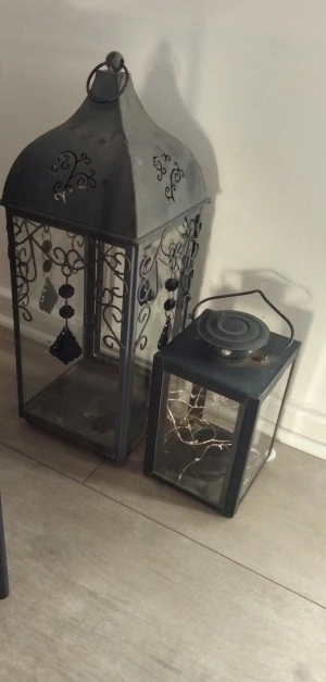 Blandat  - Har massor av saker att sälja då vi ska sälja vårt hus 🏠 Allt är helt och fräscht och andra några saker är oanvända. Skriv vad du är intresserad av så får du ett billigt pris då jag måste bli av med det. Kläderna är från storlek S - L  Skorna är strl 38 