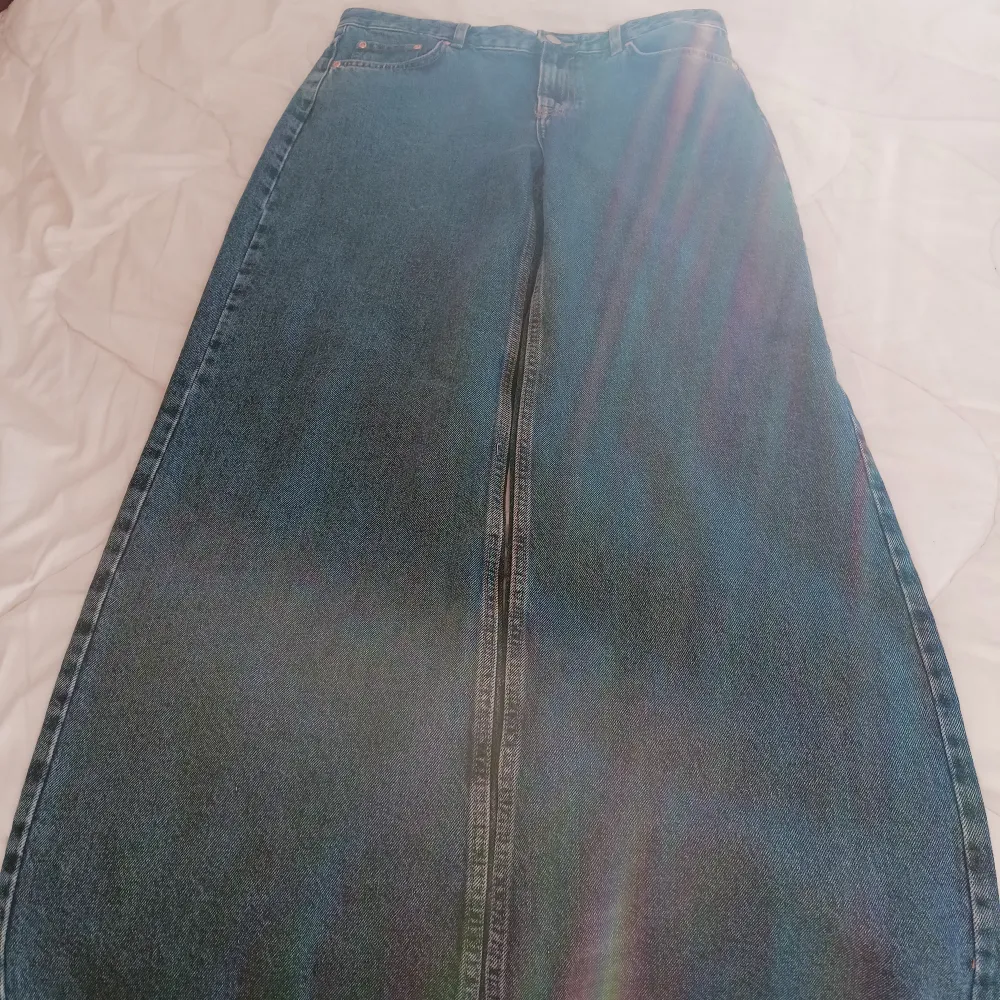 Det här är ett par mörkblåa Jeans från pull&bear. Dom är köpta i julas, men dom är helt oanvända. . Jeans & Byxor.