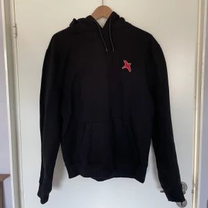Arigato hoodie - Svart Arigato hoodie som blivit för liten, sparsamt använd. Stl M och nypris ca 1800