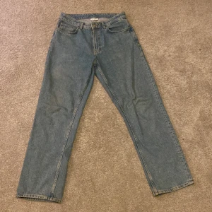 Jeans - Säljer mina blåa Valentin jeans då dom inte kommer till användning Använda ca 3 gånger Pris går att diskutera Storlek S passar M