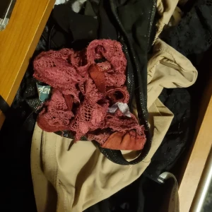 Stringtrosor och Bh , bodys köpes - Stringtrosor i stl M köpes och BH i 85 c push up. Även intresserad av stringbodys  Olika färger av intresse 