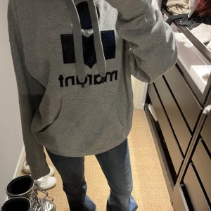 Isabel marant hoodie - Säljer min såååå fina isabel marant hoodie. Den är i bra skick och finns inga defekter alls. 