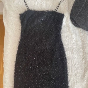 Fashionnova klänning  - Fashionnova klänning storlek s i fint nyskick endast provad . Såå söt och sexig elegant klänning 