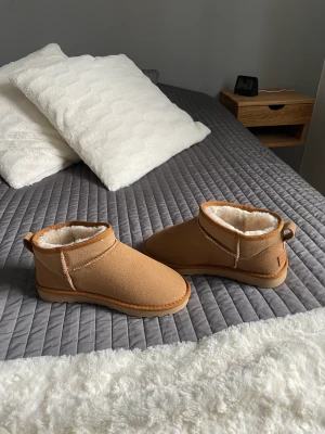 Låga uggs  - Oanvända låga uggs då storleken var för stor och retur tiden passerade. Storlek 39. 