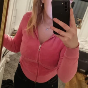 Juicy Couture kofta - Superfin vintagemodell från Juicy Couture. Endast kofta. Bra skick. Först till kvarn. Köparen står för frakt.