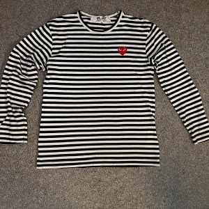 Comme de garçons PLAY - Nypris 1250kr, Stl M barn Fint skick!