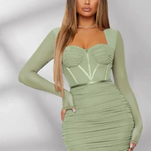 Festklänning - Säljer den då den aldrig kommit användning 