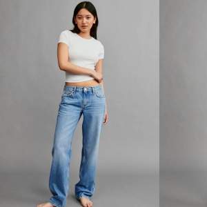Low Waits jeans Färg: blå Märke: Gina tricot Helt oanvända Originalpris: 499kr Pris kan diskuteras   Små i storleken 