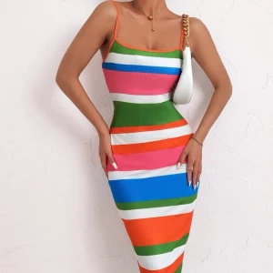 Klänning  - Vadlång klänning i massor med färger! Aldrig använd! 