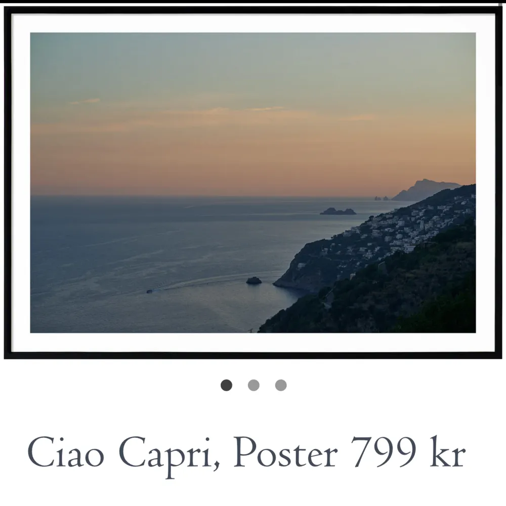 Poster i motivet Ciao Capri från PoppyPoster: Mått 70x100 säljes tillsammans med ram i motsvarande mått. . Övrigt.