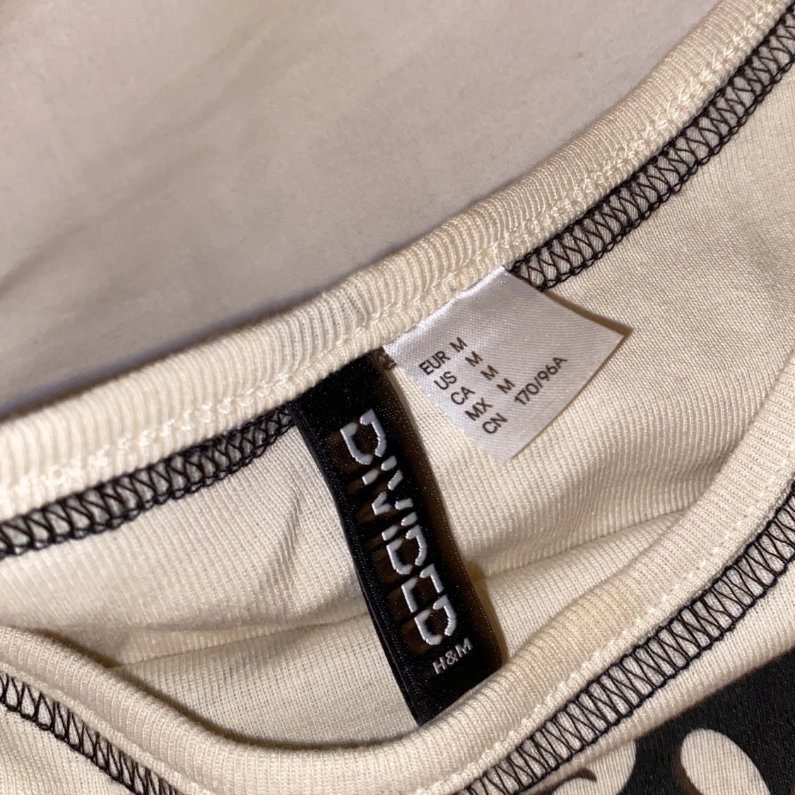 Begie topp med tryck   - 91