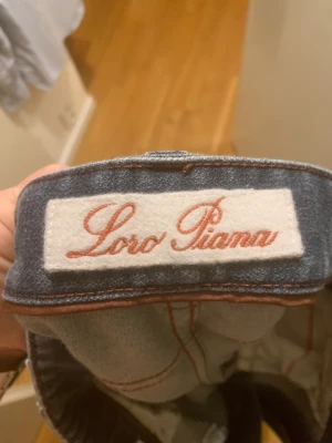 Loro piana jeans  - Säljer mina loro piano jeans storlek 34. 