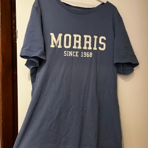 Morris T-shirt, strl. xs - Bra skick, legat i en kartong därav skrynklig. Strl. xs