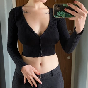 Tröja  - Jättefin stretchig tröja som jag tyvärr inte använder. Möts upp i Stockholm eller skickar mot fraktkostnad <3