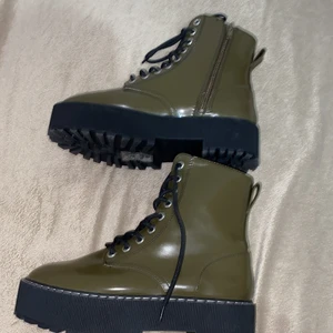 Skor  - O använda, vet inte varför gillar bah inte den