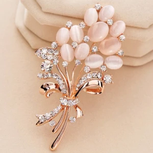 Vackra Strass Brosch  - Mått ca 6.00*4.50cm  Antal 1st 