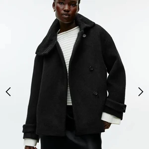 Arket kappa - Säljer den slutsålda arket kappa som är helt oanvänd! Nypris:1790kr!  Är 170 för referens till tredje bilden 💕Buda gärna 