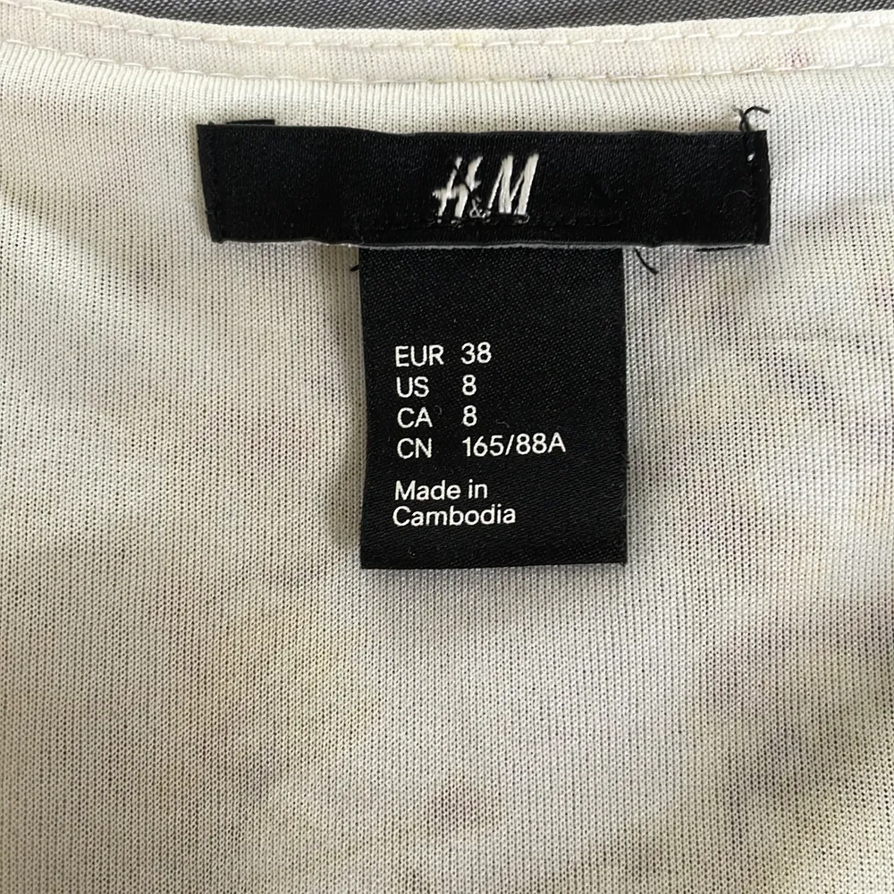 En jättegullig sommarklänning från H&M som inte längre kommer till användning, har bara använts ett fåtal gånger. . Klänningar.