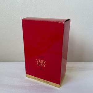 En helt oanvänd parfym  från Victoria Secret, Very sexy 50ml. Nypris på 800kr. Aldrig använd. Har endast tagit bort plastet utanför!!