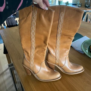 Snygga boots - Så fina, i princip oanvända. Storlek 36🌸