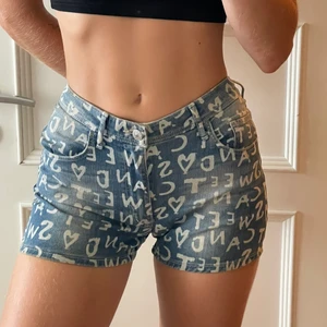 Shorts - Shorts från hm som aldrig använts  Storlek S