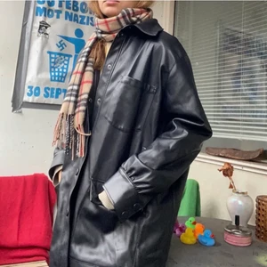 Skinnjacka fakeskinn - Jättefin oversized skinnjacka