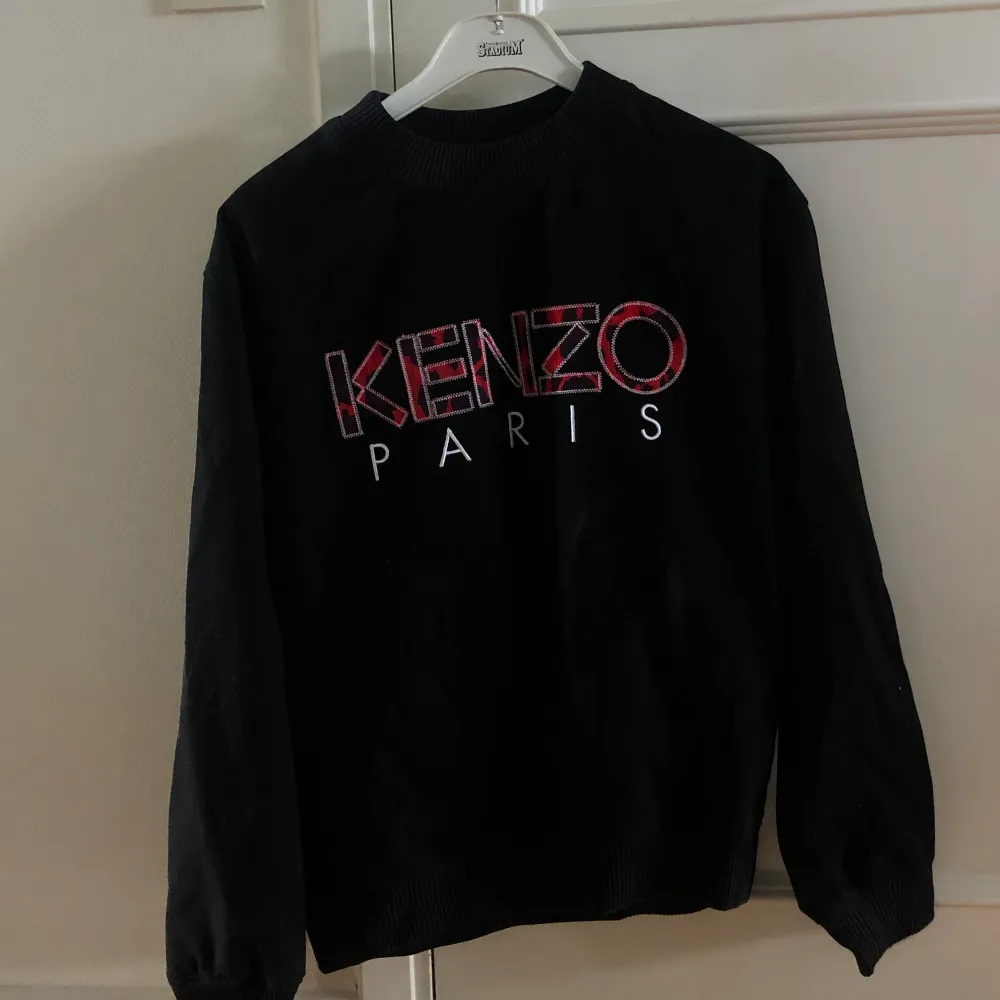 Kenzo sweatshirt i bra skick. Storlek L. Tröjor & Koftor.