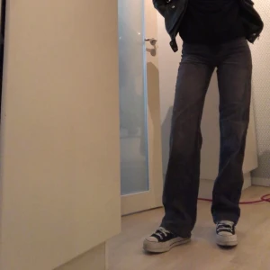 Raka långa jeans Zara 34 - Passar någon med långa ben, storlek 34, sparsamt använda ❤️