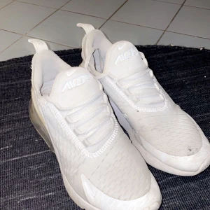 Nike - Säljer ett par skor i stl 38,5 Väl använda derför billigt pris - 200kr Kan mötas upp 