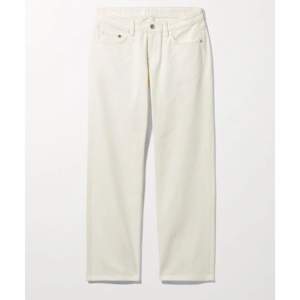 Säljer vita arrow jeans från weekday, storlek 26/32💕
