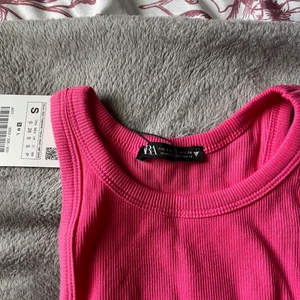 Rosa linne - Rosa linne från Zara. Aldrig använd med lappar kvar. Storlek S men passar också xs. Köpare står för frakt 💕