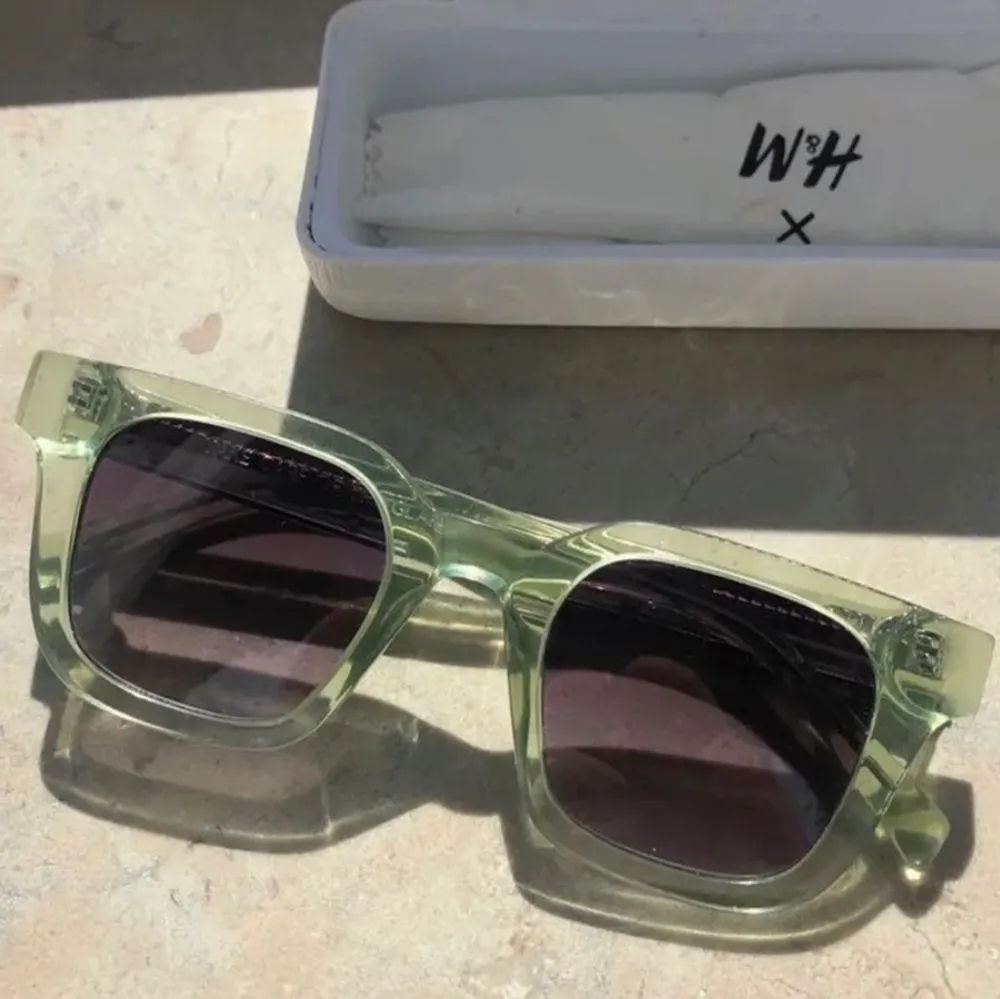 Säljer mina snygga Chimi X HM solglasögon! Limited edition och är i bra skick. Nypris 600kr💕💕💕. Accessoarer.