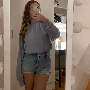 Ribbad topp strl xs - Topp från hollister, super fin färg med ribbat mönster! Jätte fin passform. Knappt använd så jätte bra skick!❤️