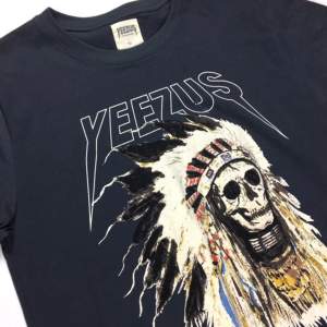 Säljer Indian skull t shirt från Kanye west’s yeezus tour i storlek M.