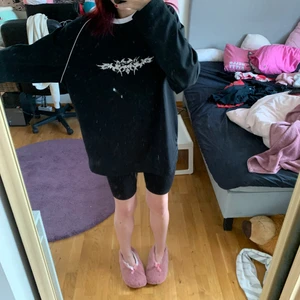 asfet tröja :) - älskar men kommer inte till användning, nästan lite träningsmaterial och 10/10 skick 💋