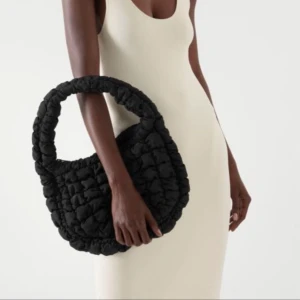 COS väska quiltad  - Nyskick. 