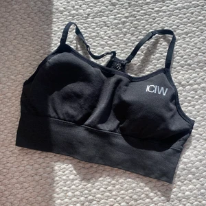 Queen mesh sport bra - ICIW - Sport-bh från ICanIWill. Kommer inte till användning, säljer för 80 kr + frakt🖤