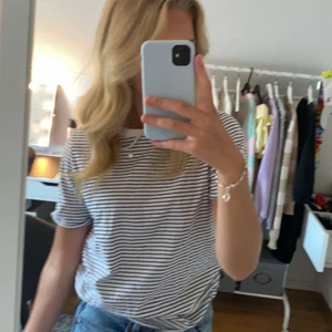 T-shirt - Superfin t-shirt från vero moda i storlek xs!!✨💕 