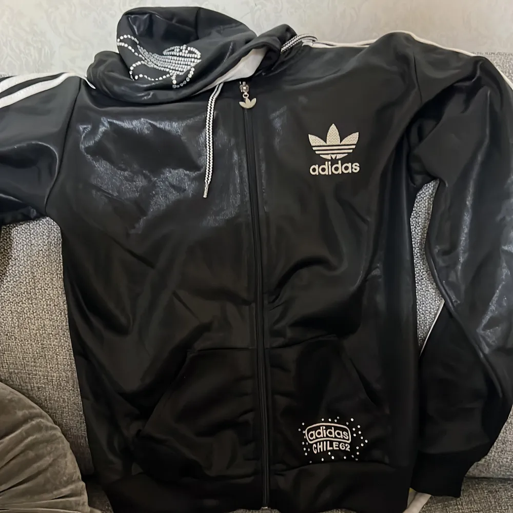 Tracksuits is in really good condition we can discuss the price   I want to sell it because it is getting smaller  . Kostymer.