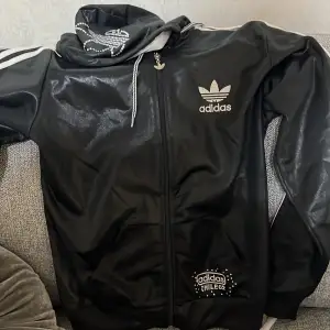Tracksuits is in really good condition we can discuss the price   I want to sell it because it is getting smaller  