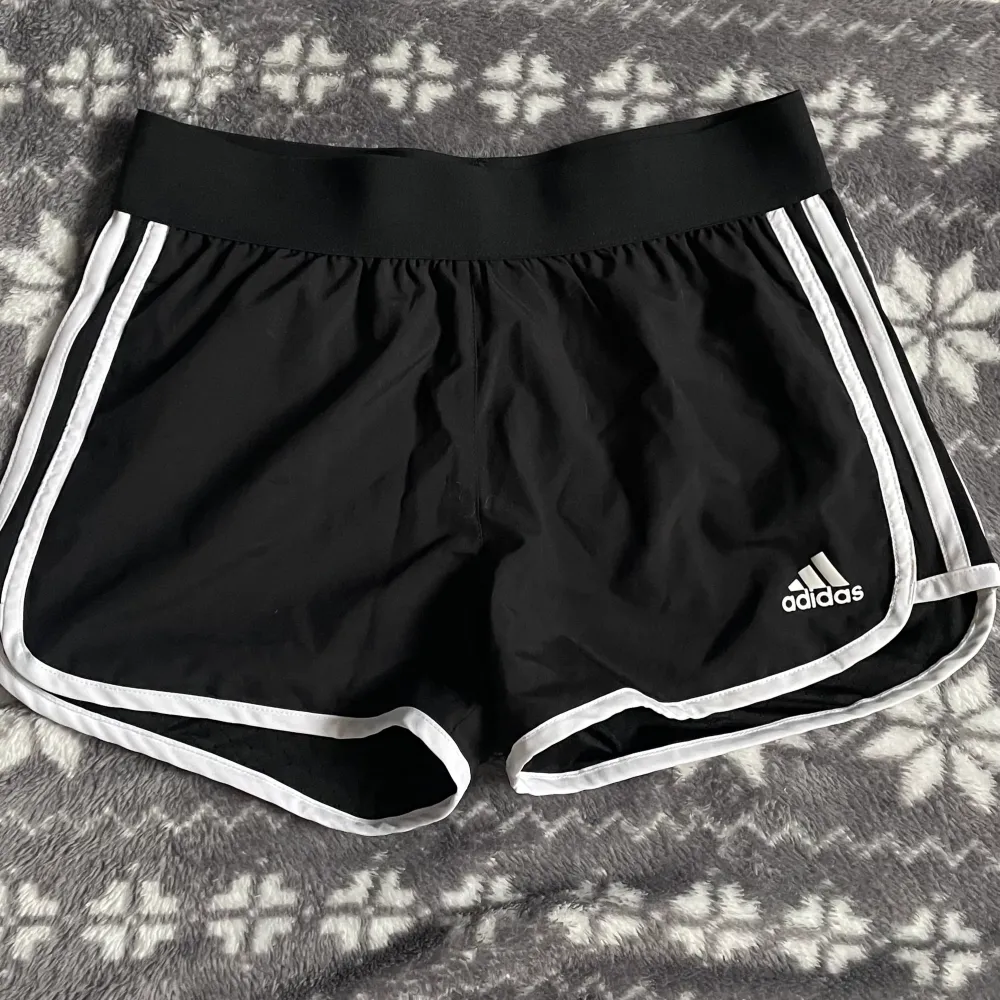 Adidas-shorts i bra skick. Shorts.