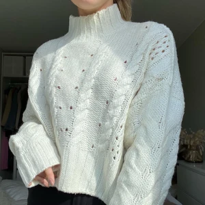 Stickad tröja - Stickad tröja från Nakd i storlek S, endast använd en gång